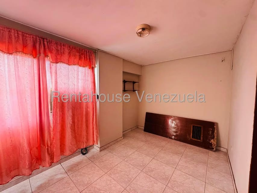 Apartamento (1 Nivel) en Alquiler en Centro, Lara - 12