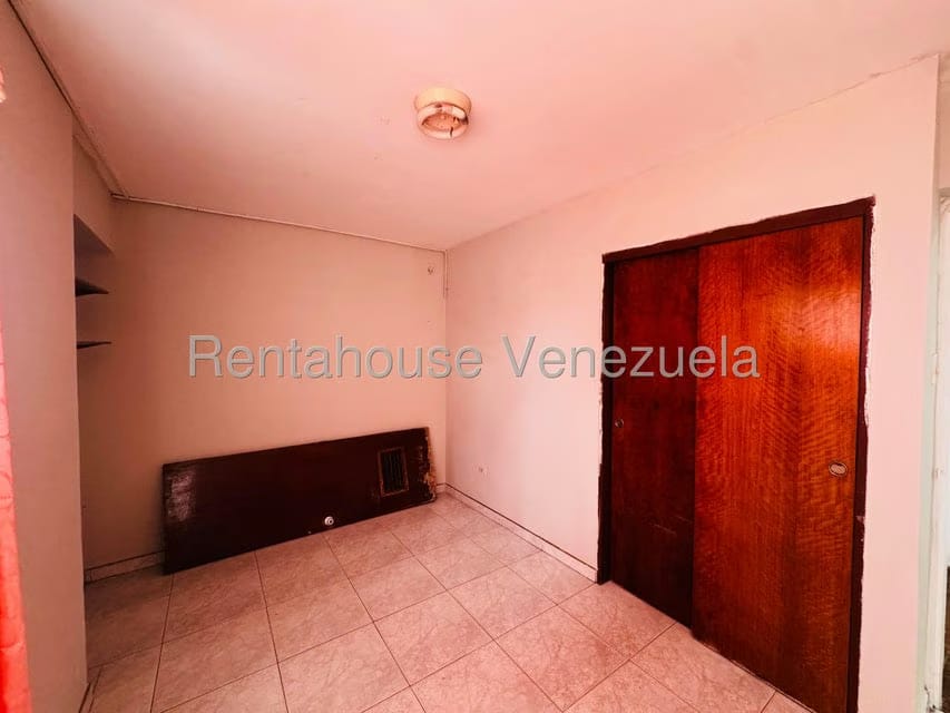 Apartamento (1 Nivel) en Alquiler en Centro, Lara - 13