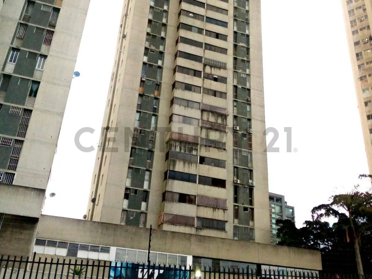 Oportunidad en Los Dos Caminos: Piso bajo y listo para entrar a vivir.