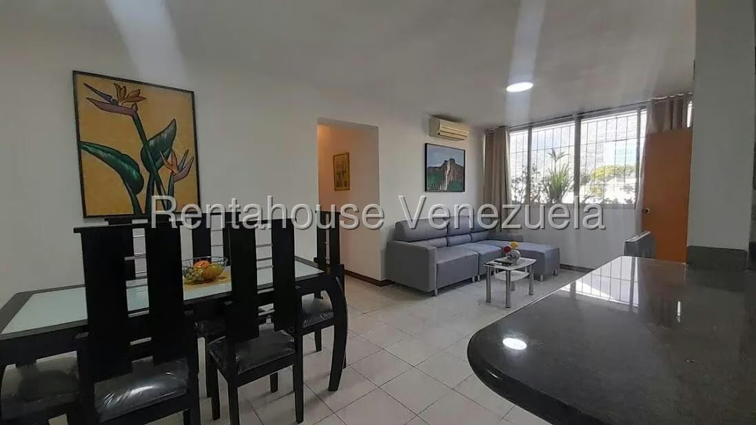 Apartamento (1 Nivel) en Alquiler en La Urbina, Distrito Metropolitano - 2