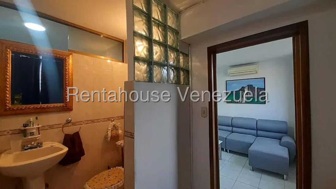 Apartamento (1 Nivel) en Alquiler en La Urbina, Distrito Metropolitano - 19