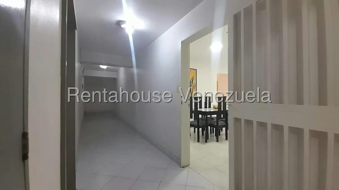 Apartamento (1 Nivel) en Alquiler en La Urbina, Distrito Metropolitano - 24
