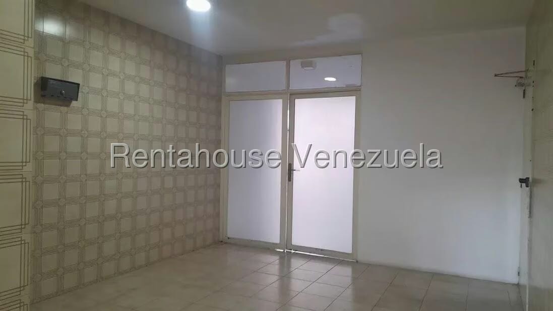 Apartamento (1 Nivel) en Alquiler en La Urbina, Distrito Metropolitano - 27