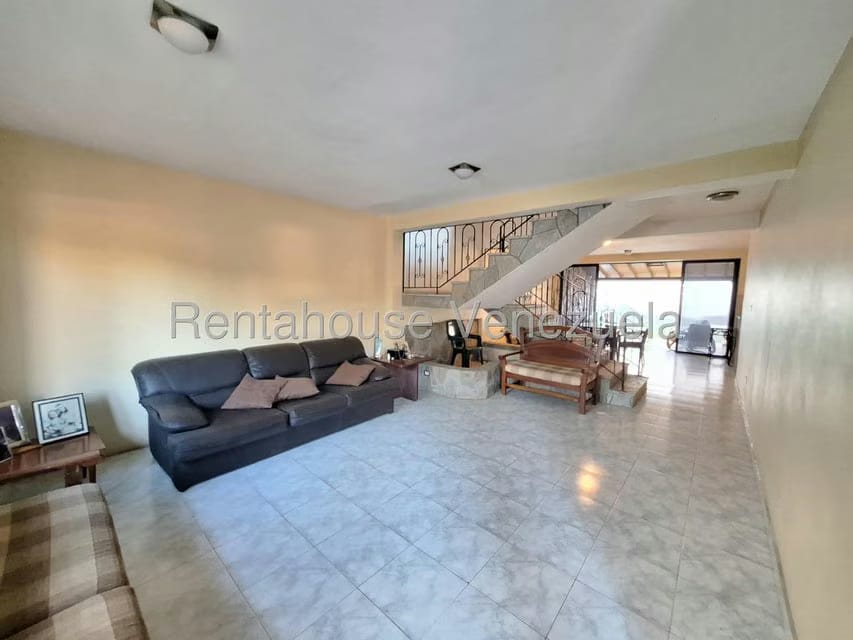 Casa (Duplex) en Venta en El Parral, Carabobo - 2