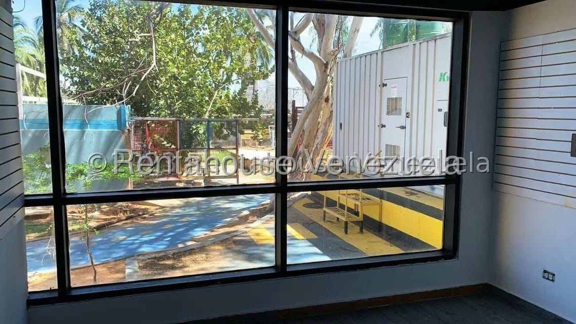 Comercial (Local Comercial) en Alquiler en Avenida El Milagro, Zulia - 2