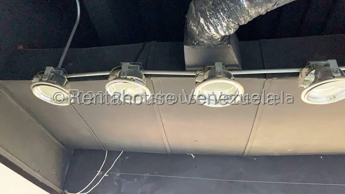 Comercial (Local Comercial) en Alquiler en Avenida El Milagro, Zulia - 4