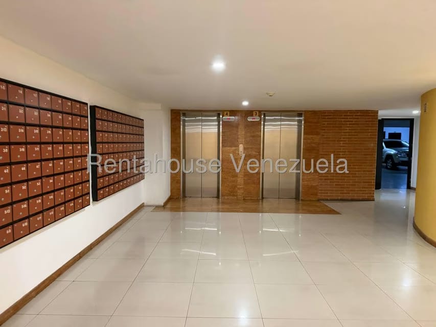 Apartamento (1 Nivel) en Venta en Santa Monica, Distrito Metropolitano - 2