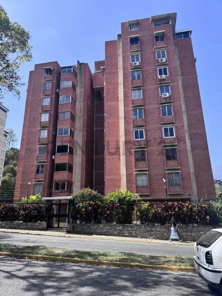 HERMOSO APARTAMENTO ACTUALIZADO EN VENTA URBANIZACION SANTA SOFIA