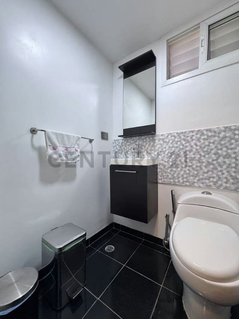 HERMOSO APARTAMENTO ACTUALIZADO EN VENTA URBANIZACION SANTA SOFIA - 14