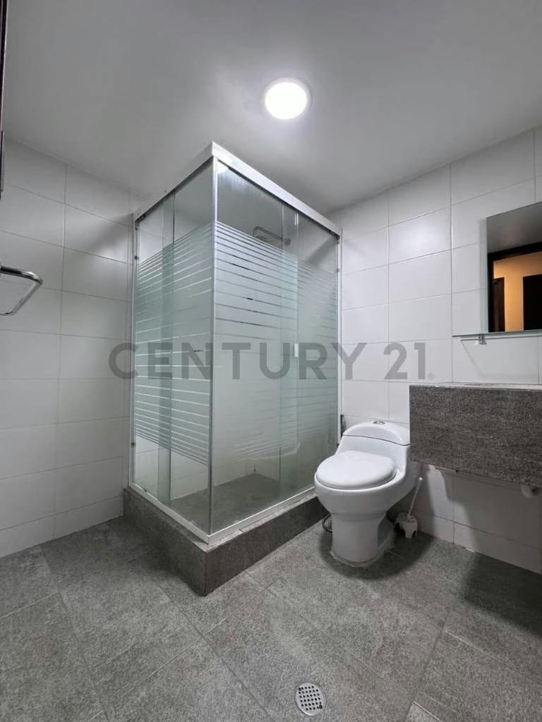 HERMOSO APARTAMENTO ACTUALIZADO EN VENTA URBANIZACION SANTA SOFIA - 15