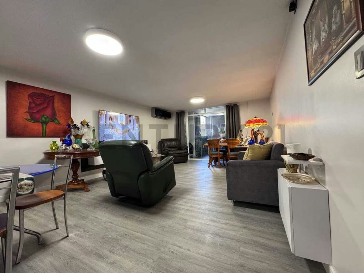 HERMOSO APARTAMENTO ACTUALIZADO EN VENTA URBANIZACION SANTA SOFIA - 3