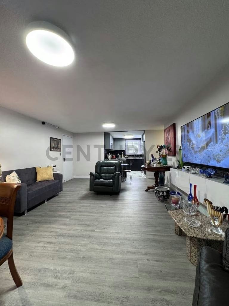 HERMOSO APARTAMENTO ACTUALIZADO EN VENTA URBANIZACION SANTA SOFIA - 4