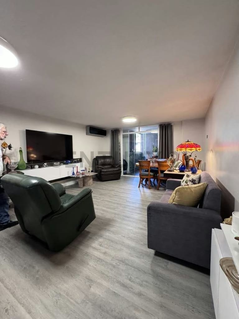 HERMOSO APARTAMENTO ACTUALIZADO EN VENTA URBANIZACION SANTA SOFIA - 5