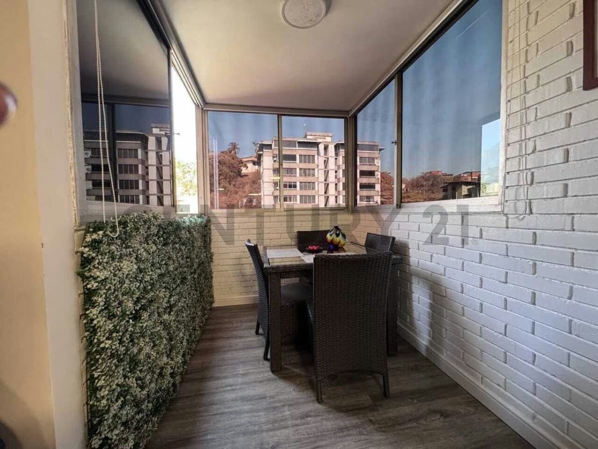 HERMOSO APARTAMENTO ACTUALIZADO EN VENTA URBANIZACION SANTA SOFIA - 6