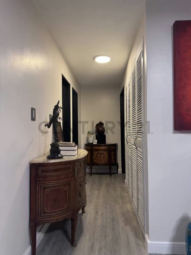 HERMOSO APARTAMENTO ACTUALIZADO EN VENTA URBANIZACION SANTA SOFIA - 8