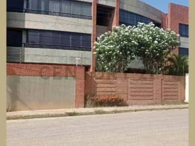 Apartamento con buenos acabados en urbanismo exclusivo - 2