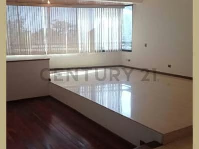 Apartamento con buenos acabados en urbanismo exclusivo - 4