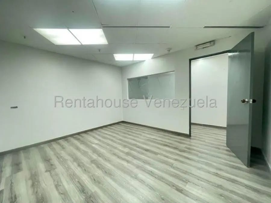 Oficina en Alquiler en el rosal Caracas - 2