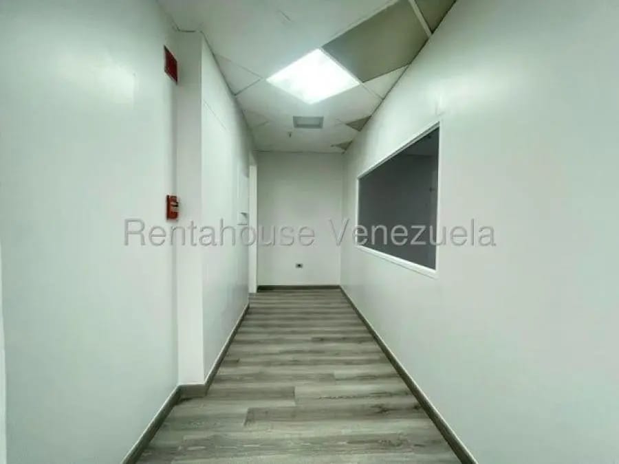 Oficina en Alquiler en el rosal Caracas - 14