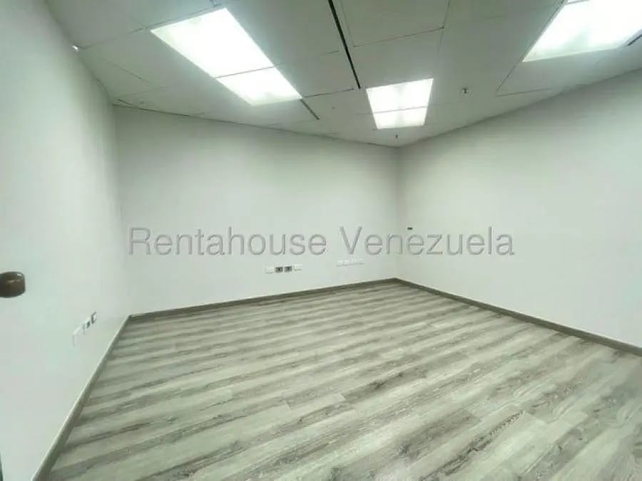 Oficina en Alquiler en el rosal Caracas - 5