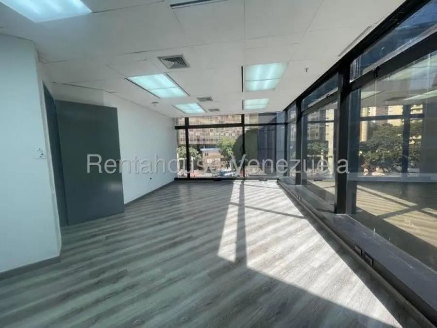Oficina en Alquiler en el rosal Caracas - 6