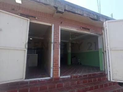 ML - Venta de Local Comercial en Playa Verde