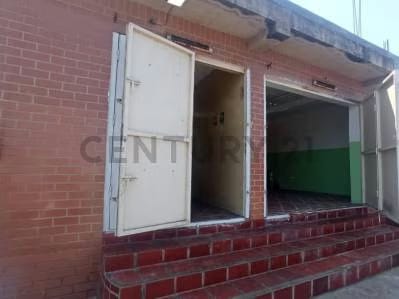 ML - Venta de Local Comercial en Playa Verde - 2
