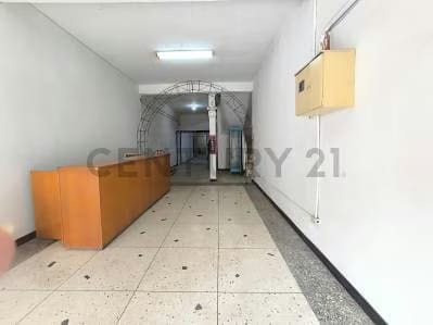 Local comercial casco central de Barcelona - 2