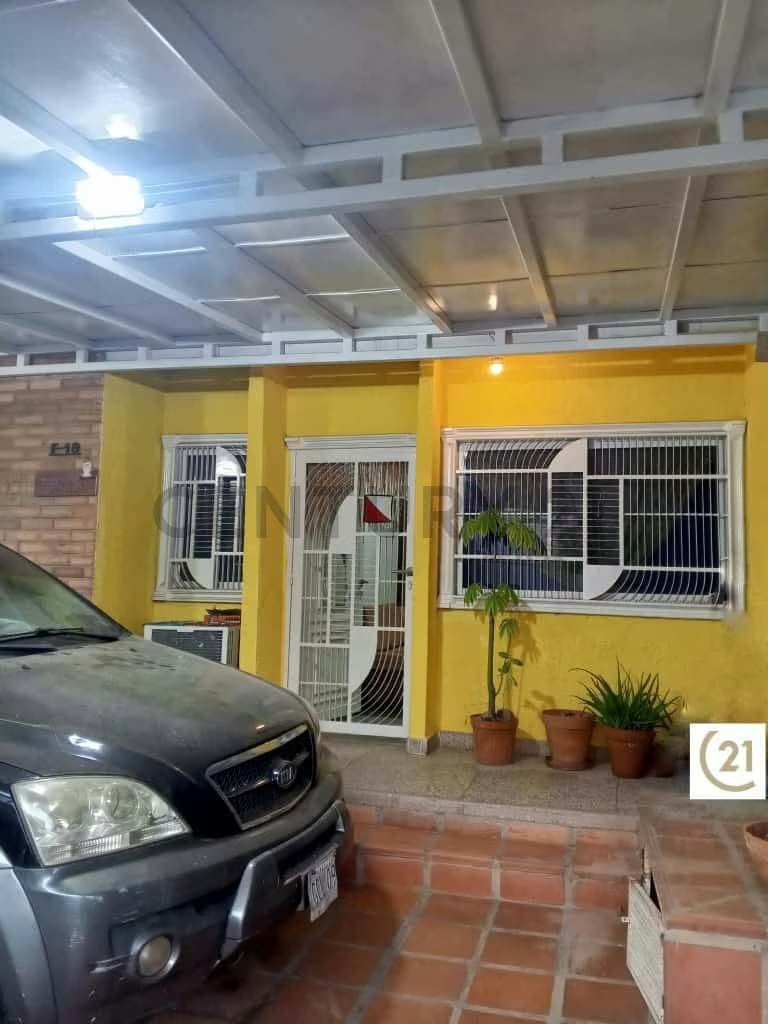 Century 21 La Coromotomo Realty vende casa en Terrazas del Lago II Maracaibo