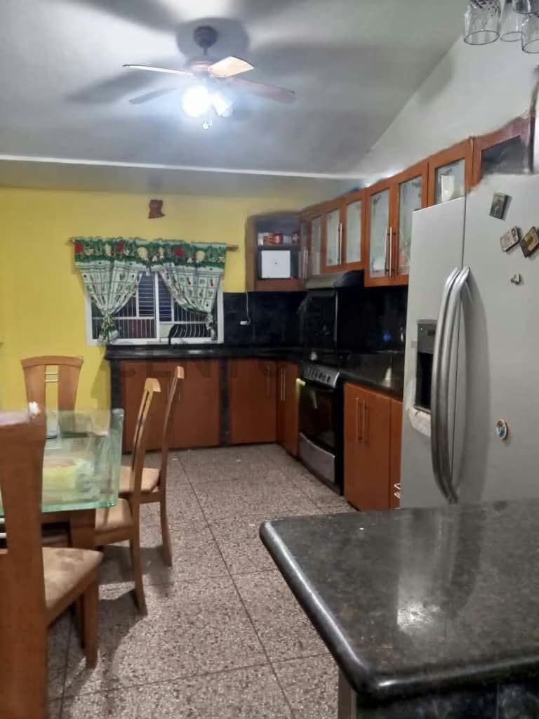 Century 21 La Coromotomo Realty vende casa en Terrazas del Lago II Maracaibo - 4