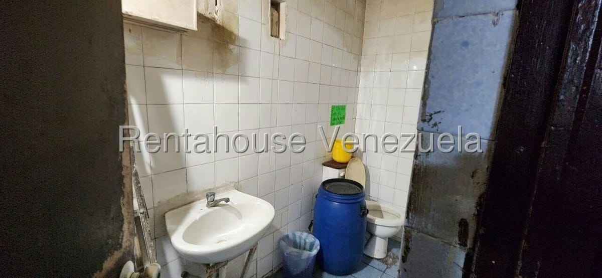 Comercial (Local Comercial) en Alquiler en San Martin, Distrito Metropolitano - 9