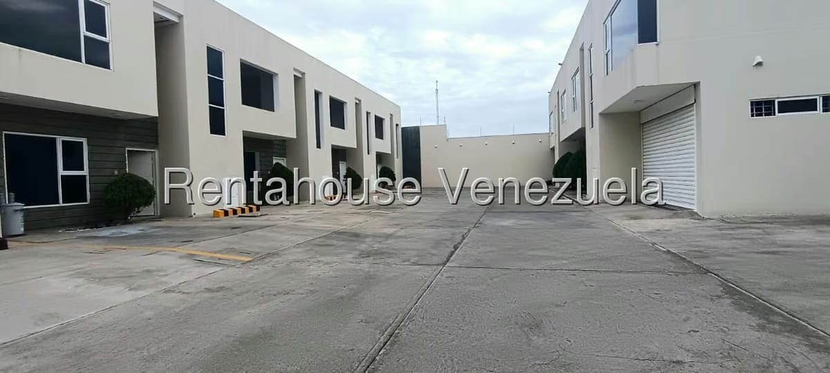 Townhouse (Duplex) en Alquiler en Campo Claro, Zulia - 3