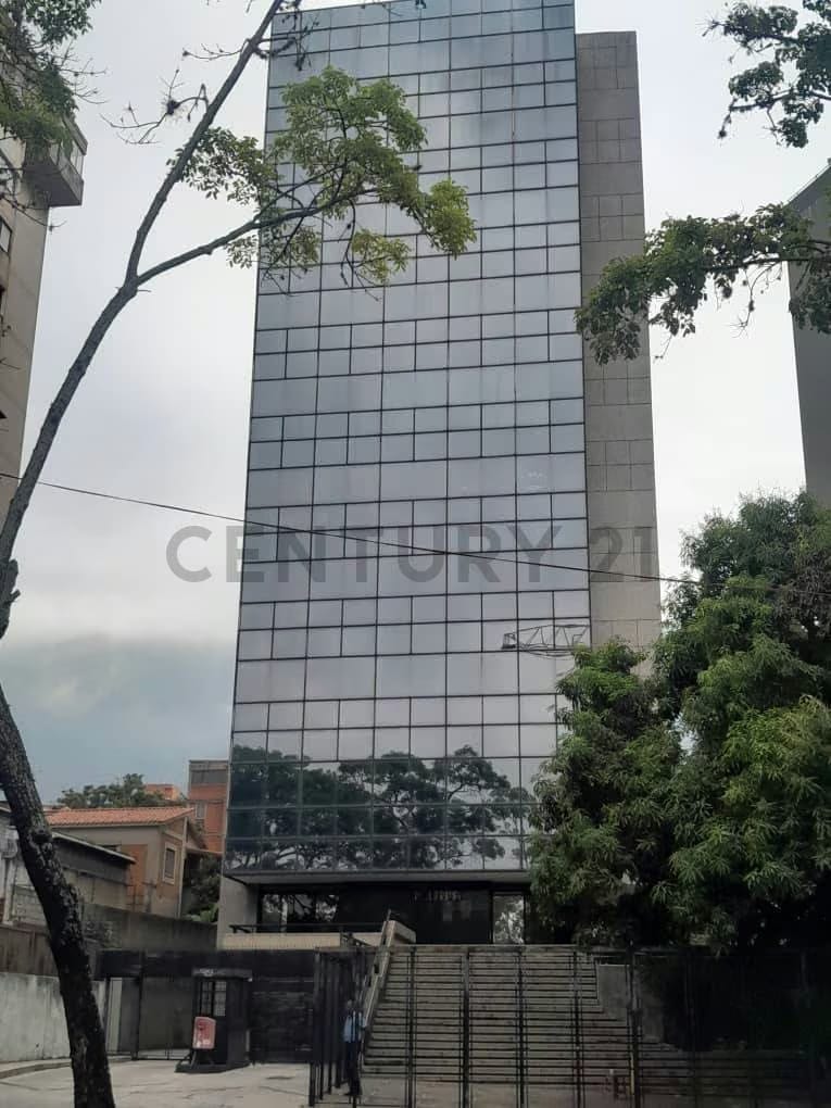 JCC - SE VENDE TODO UN PISO DE DOS OFICINAS AMOBLADAS DE 168 MTS2. CADA UNA