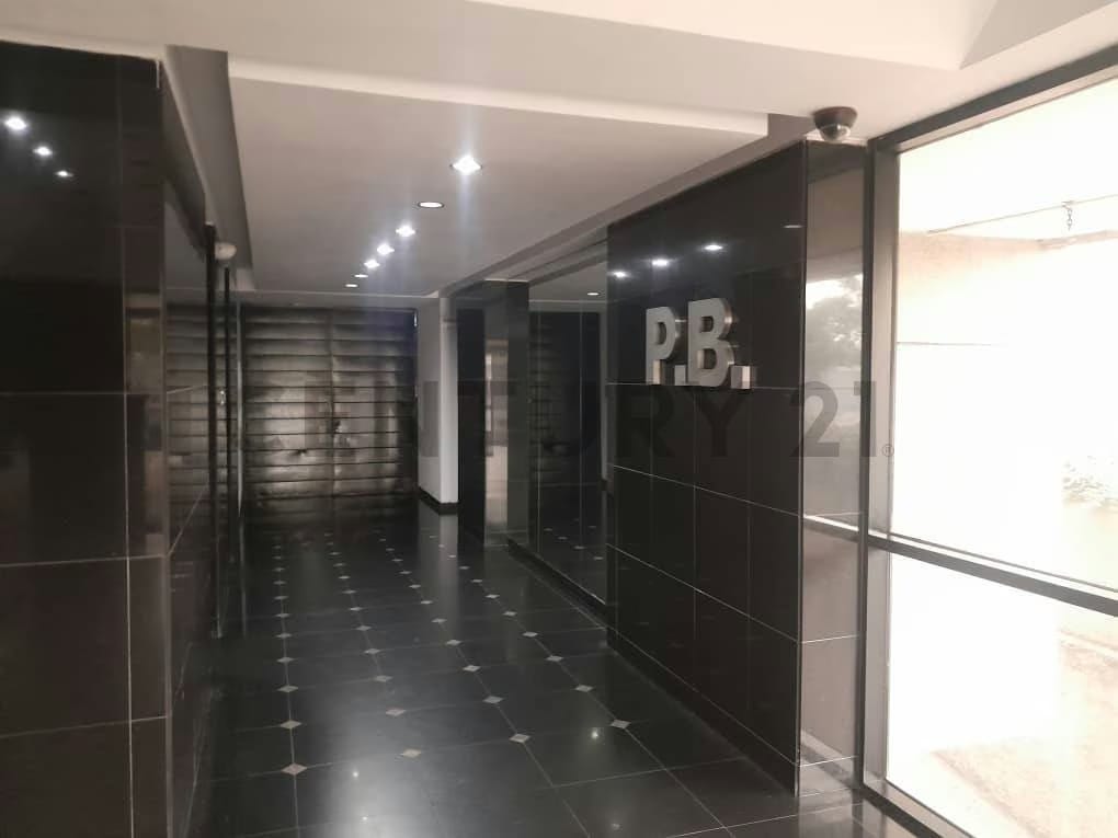 JCC - SE VENDE TODO UN PISO DE DOS OFICINAS AMOBLADAS DE 168 MTS2. CADA UNA - 2