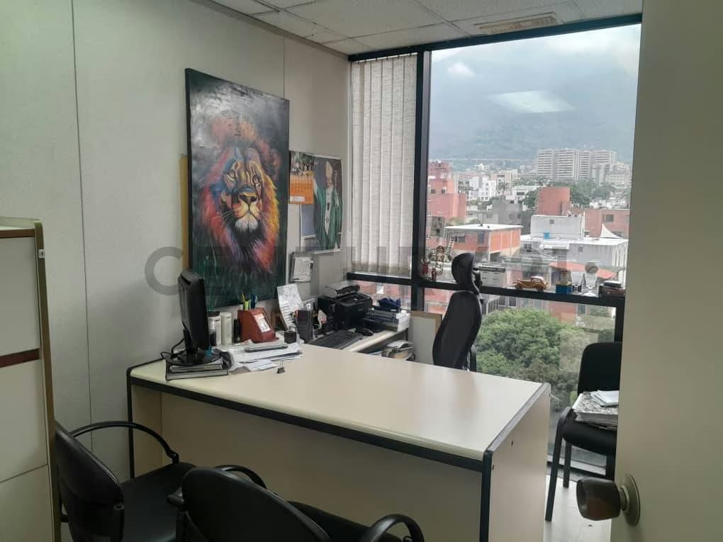 JCC - SE VENDE TODO UN PISO DE DOS OFICINAS AMOBLADAS DE 168 MTS2. CADA UNA - 8