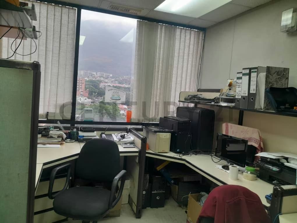 JCC - SE VENDE TODO UN PISO DE DOS OFICINAS AMOBLADAS DE 168 MTS2. CADA UNA - 10