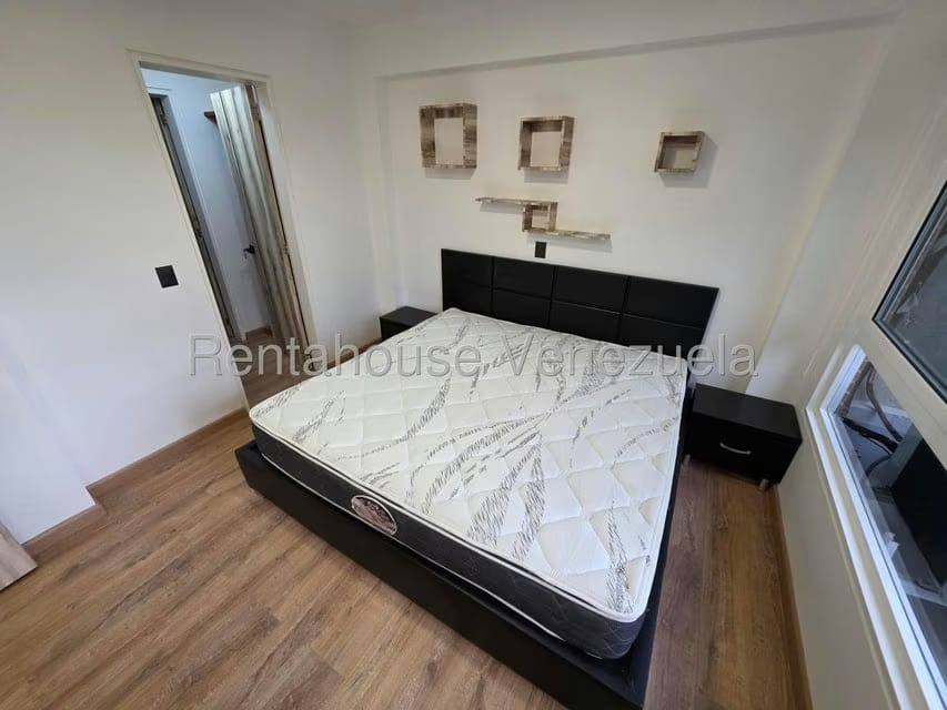 Apartamento (1 Nivel) en Alquiler en Lomas del Sol, Distrito Metropolitano - 12