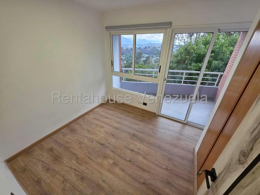 Apartamento (1 Nivel) en Alquiler en Lomas del Sol, Distrito Metropolitano - 14