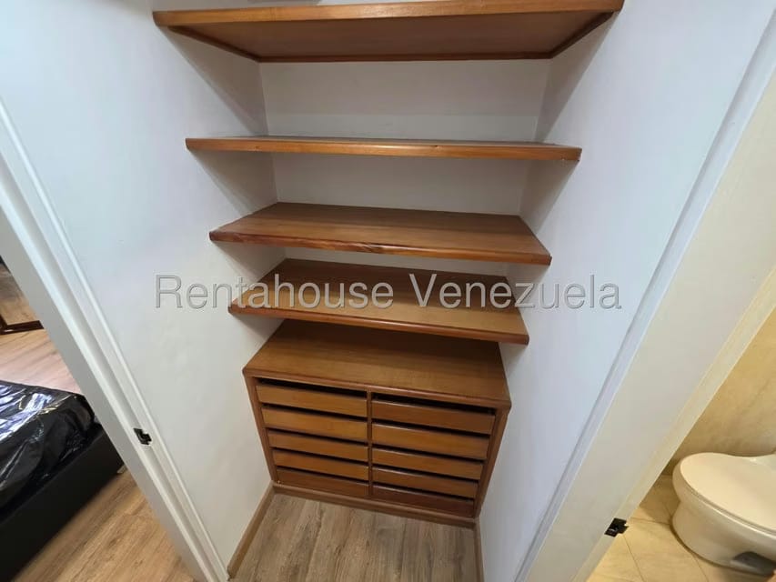 Apartamento (1 Nivel) en Alquiler en Lomas del Sol, Distrito Metropolitano - 17