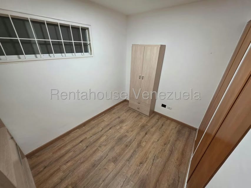 Apartamento (1 Nivel) en Alquiler en Lomas del Sol, Distrito Metropolitano - 18