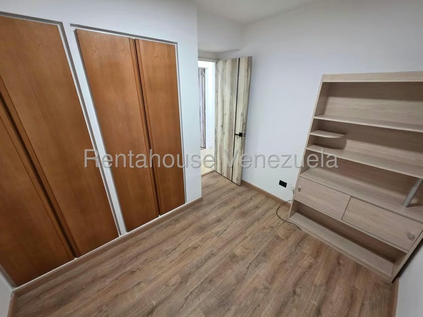 Apartamento (1 Nivel) en Alquiler en Lomas del Sol, Distrito Metropolitano - 19