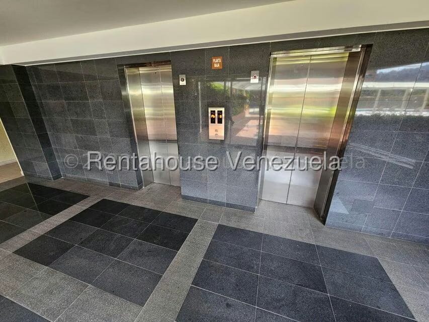Apartamento (1 Nivel) en Alquiler en Lomas del Sol, Distrito Metropolitano - 3