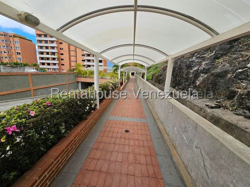 Apartamento (1 Nivel) en Alquiler en Lomas del Sol, Distrito Metropolitano - 22