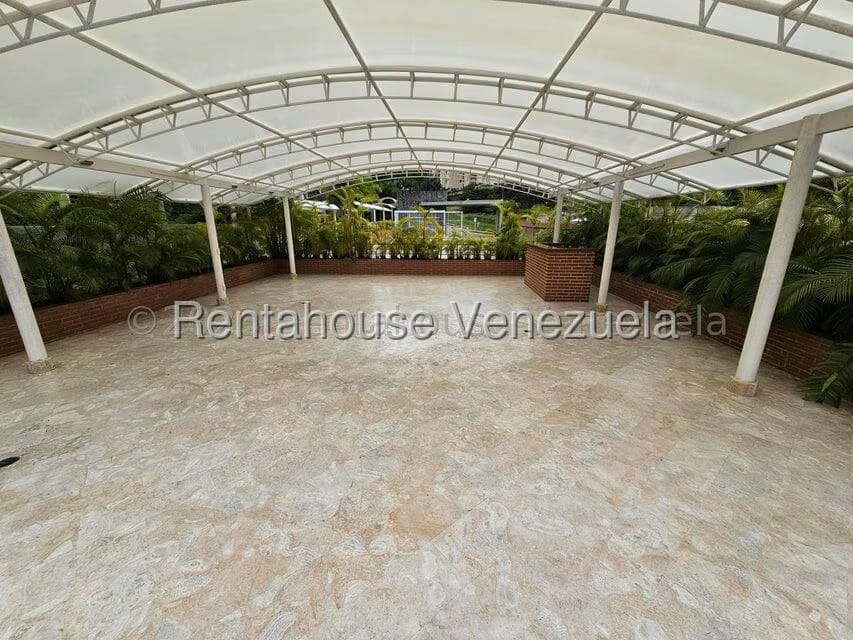 Apartamento (1 Nivel) en Alquiler en Lomas del Sol, Distrito Metropolitano - 29