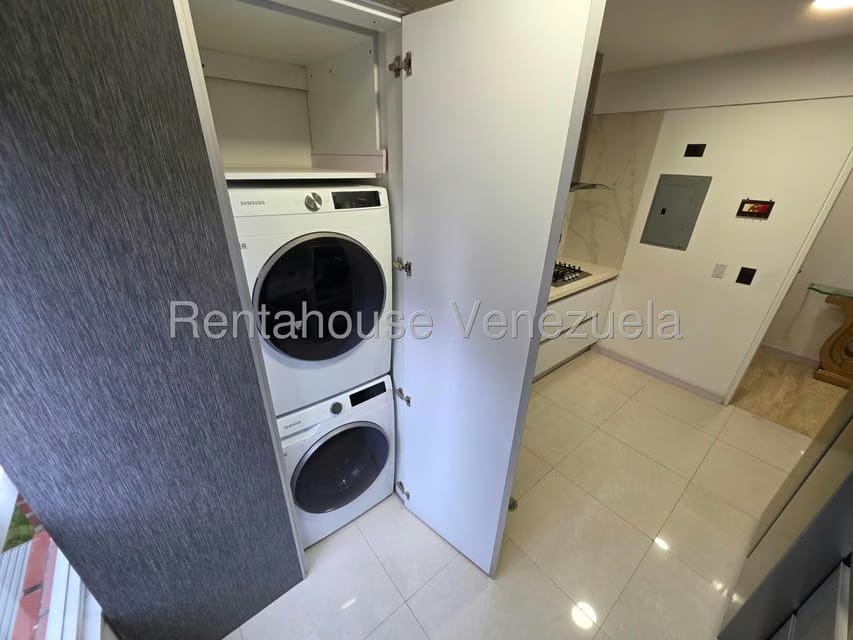 Apartamento (1 Nivel) en Alquiler en Lomas del Sol, Distrito Metropolitano - 9
