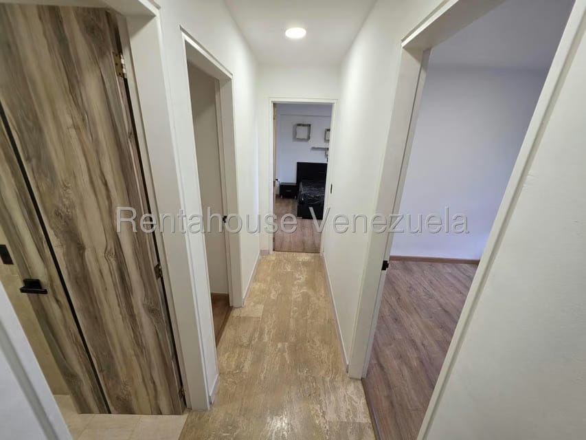 Apartamento (1 Nivel) en Alquiler en Lomas del Sol, Distrito Metropolitano - 10