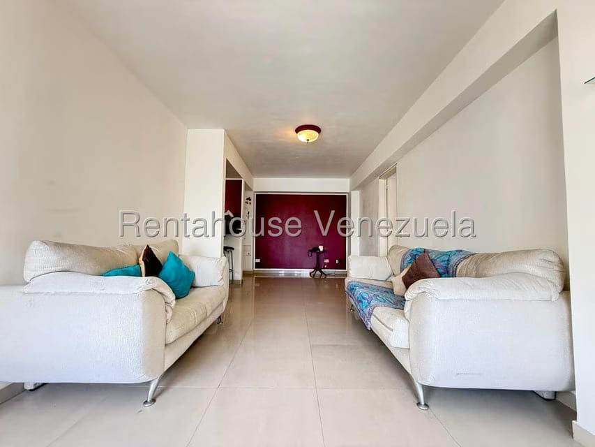 Apartamento (1 Nivel) en Alquiler en Los Palos Grandes, Distrito Metropolitano - 4