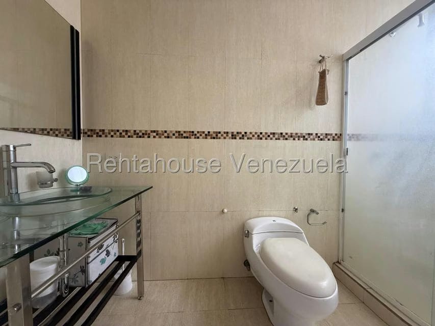 Apartamento (1 Nivel) en Alquiler en Los Palos Grandes, Distrito Metropolitano - 8