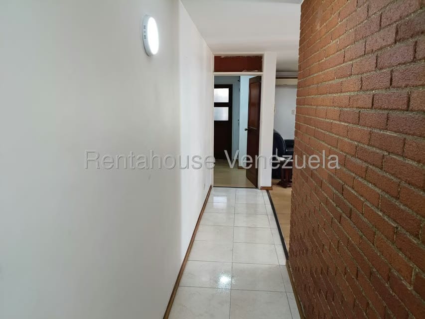 Apartamento (1 Nivel) en Alquiler en Los Palos Grandes, Distrito Metropolitano - 2