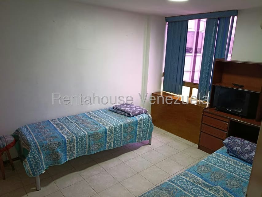 Apartamento (1 Nivel) en Alquiler en Los Palos Grandes, Distrito Metropolitano - 13